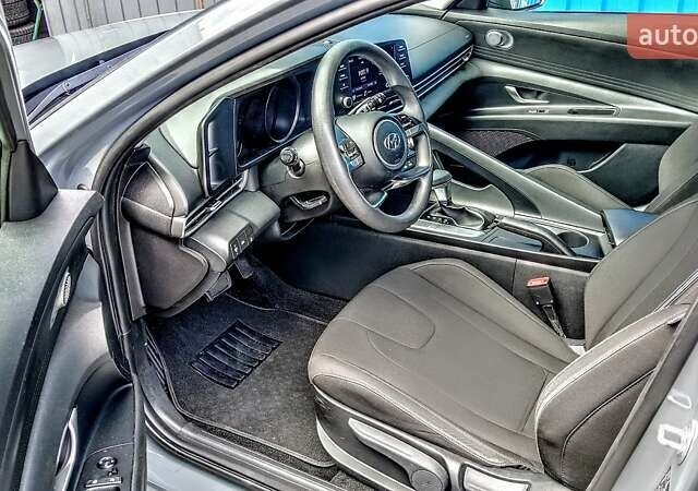 Серый Хендай Элантра, объемом двигателя 2 л и пробегом 68 тыс. км за 19970 $, фото 4 на Automoto.ua