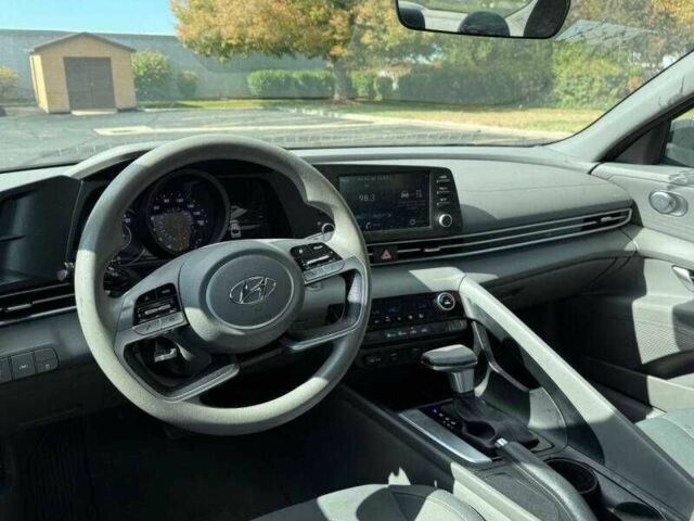 Хендай Элантра 2021 в Тернополе на Automoto.ua Серый Хендай Элантра, объемом двигателя 2 л и пробегом 34 тыс. км за 4300 $, фото 4 на Automoto.ua