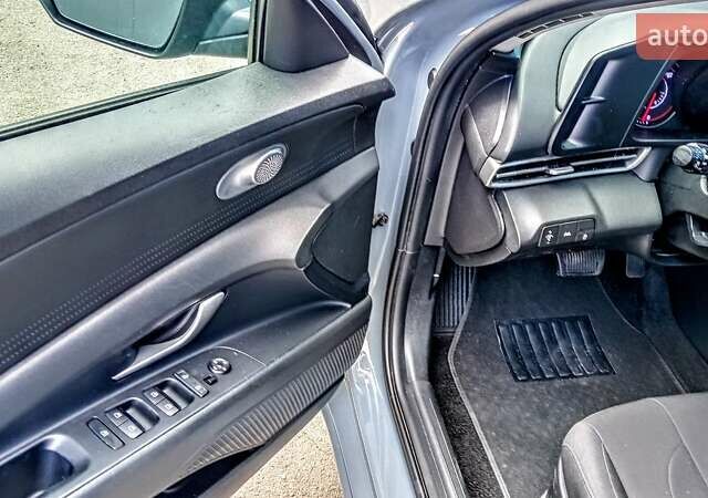 Серый Хендай Элантра, объемом двигателя 2 л и пробегом 68 тыс. км за 19970 $, фото 5 на Automoto.ua