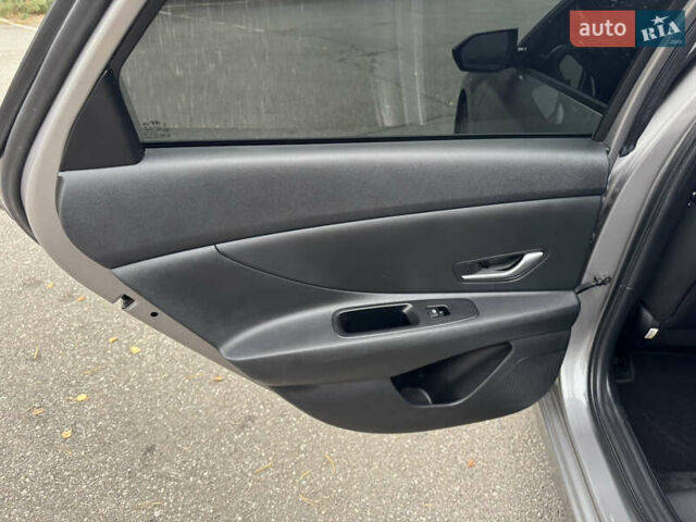 Сірий Хендай Елантра, об'ємом двигуна 2 л та пробігом 135 тис. км за 16700 $, фото 19 на Automoto.ua