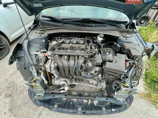 Серый Хендай Элантра, объемом двигателя 2 л и пробегом 83 тыс. км за 7800 $, фото 5 на Automoto.ua