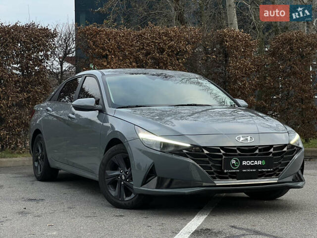 Серый Хендай Элантра, объемом двигателя 1.58 л и пробегом 65 тыс. км за 18999 $, фото 2 на Automoto.ua