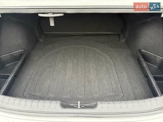 Сірий Хендай Елантра, об'ємом двигуна 2 л та пробігом 120 тис. км за 14900 $, фото 9 на Automoto.ua