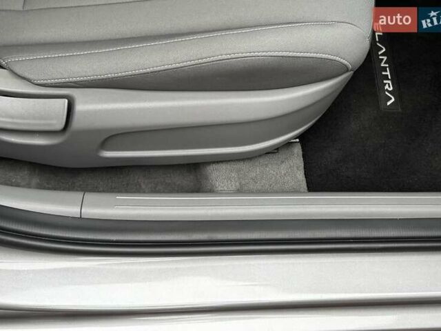 Серый Хендай Элантра, объемом двигателя 2 л и пробегом 30 тыс. км за 18999 $, фото 65 на Automoto.ua