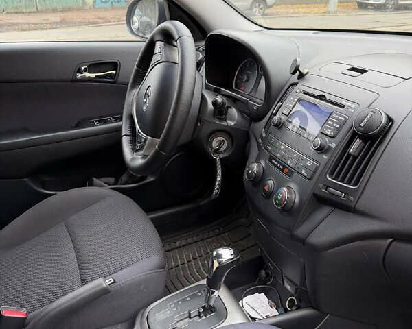 Серый Хендай Элантра, объемом двигателя 2 л и пробегом 213 тыс. км за 6700 $, фото 7 на Automoto.ua