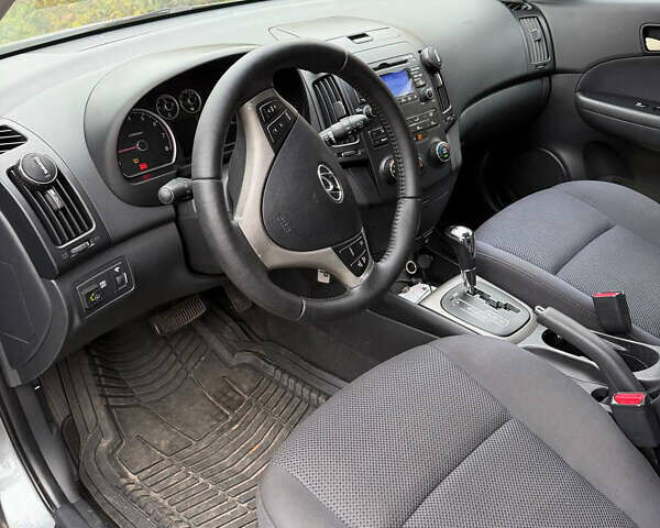 Серый Хендай Элантра, объемом двигателя 2 л и пробегом 213 тыс. км за 6700 $, фото 10 на Automoto.ua