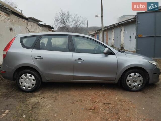 Сірий Хендай Елантра, об'ємом двигуна 2 л та пробігом 246 тис. км за 5800 $, фото 3 на Automoto.ua