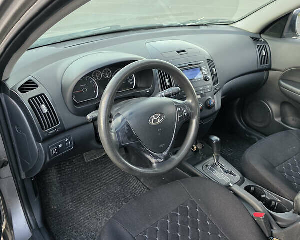 Сірий Хендай Елантра, об'ємом двигуна 2 л та пробігом 260 тис. км за 5700 $, фото 7 на Automoto.ua