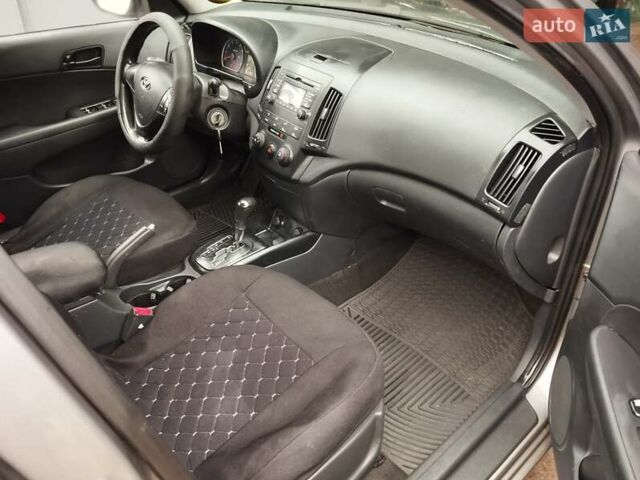 Сірий Хендай Елантра, об'ємом двигуна 2 л та пробігом 246 тис. км за 5800 $, фото 11 на Automoto.ua