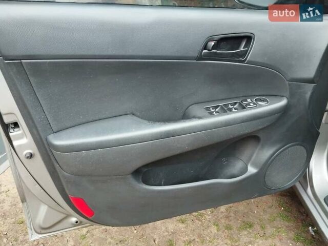 Сірий Хендай Елантра, об'ємом двигуна 2 л та пробігом 246 тис. км за 5800 $, фото 13 на Automoto.ua