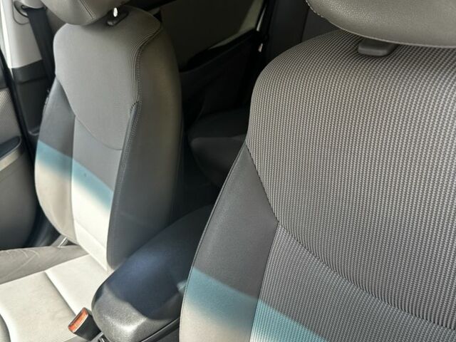 Серый Хендай Элантра, объемом двигателя 1.6 л и пробегом 79 тыс. км за 10300 $, фото 4 на Automoto.ua