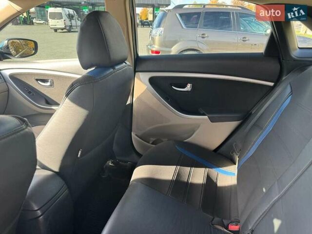 Хендай Элантра 2015 в Луцке на Automoto.ua Синий Хендай Элантра, объемом двигателя 2 л и пробегом 151 тыс. км за 9300 $, фото 4 на Automoto.ua