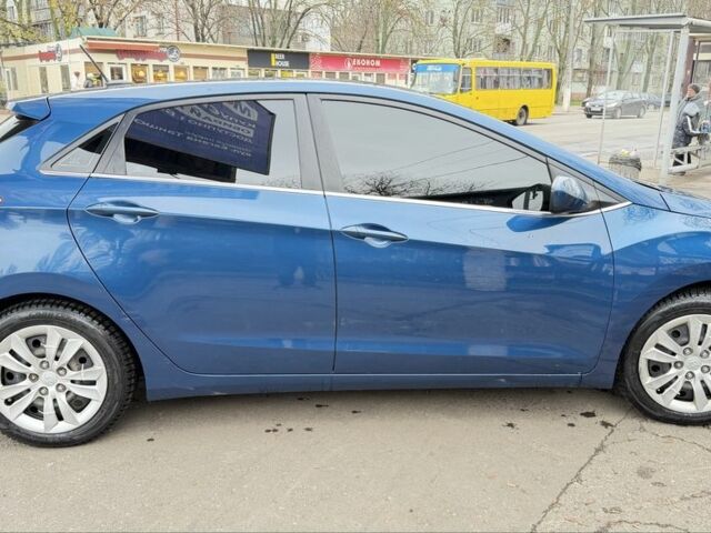 Синій Хендай Елантра, об'ємом двигуна 2 л та пробігом 151 тис. км за 8199 $, фото 2 на Automoto.ua