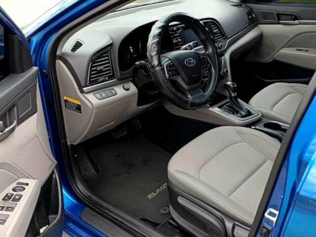 Синий Хендай Элантра, объемом двигателя 2 л и пробегом 190 тыс. км за 10700 $, фото 5 на Automoto.ua