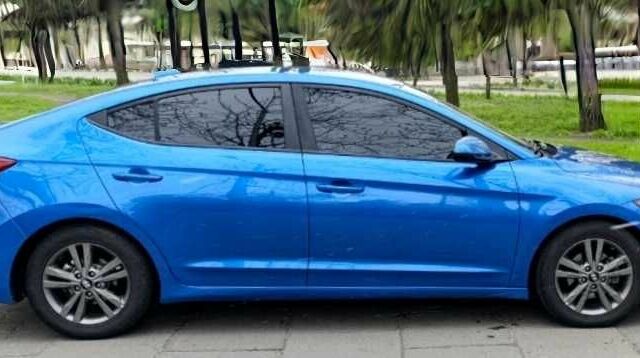 Синий Хендай Элантра, объемом двигателя 2 л и пробегом 190 тыс. км за 10700 $, фото 6 на Automoto.ua