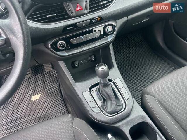 Синий Хендай Элантра, объемом двигателя 2 л и пробегом 135 тыс. км за 11690 $, фото 22 на Automoto.ua