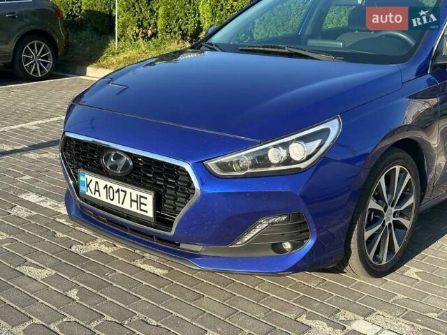 Синий Хендай Элантра, объемом двигателя 2 л и пробегом 130 тыс. км за 13000 $, фото 2 на Automoto.ua