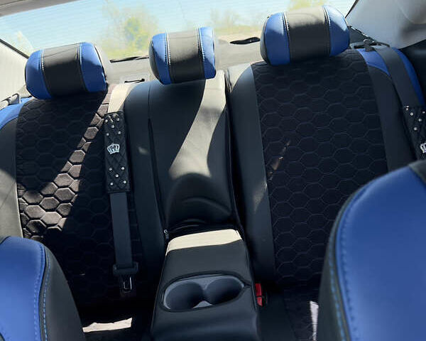 Синій Хендай Елантра, об'ємом двигуна 2 л та пробігом 126 тис. км за 8000 $, фото 4 на Automoto.ua