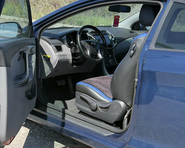 Синій Хендай Елантра, об'ємом двигуна 2 л та пробігом 126 тис. км за 8000 $, фото 3 на Automoto.ua