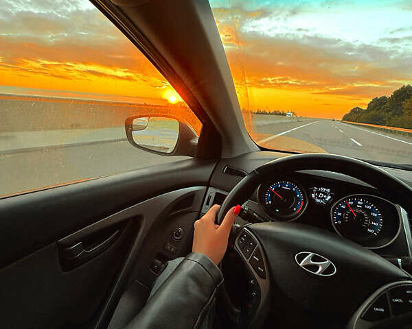 Синій Хендай Елантра, об'ємом двигуна 2 л та пробігом 126 тис. км за 8000 $, фото 1 на Automoto.ua