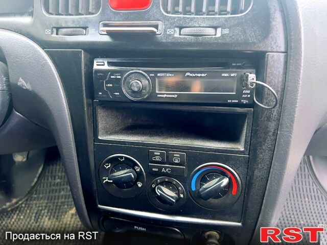 Синій Хендай Елантра, об'ємом двигуна 1.6 л та пробігом 200 тис. км за 3250 $, фото 6 на Automoto.ua