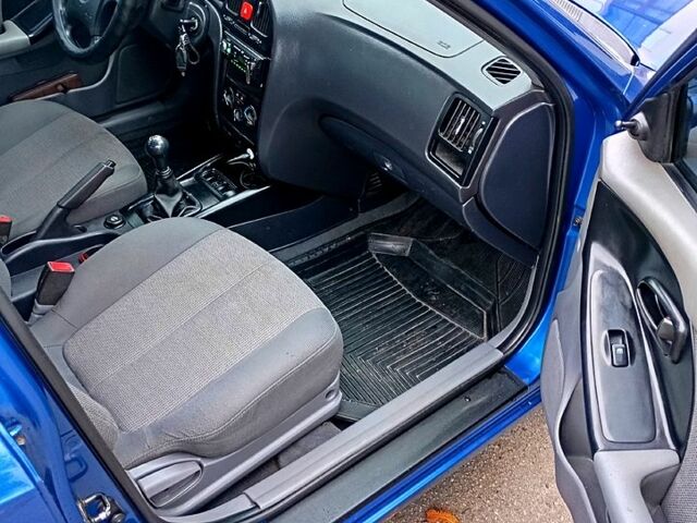 Хендай Элантра 2004 в Великой Багачке на Automoto.ua Синий Хендай Элантра, объемом двигателя 1.6 л и пробегом 190 тыс. км за 3700 $, фото 8 на Automoto.ua