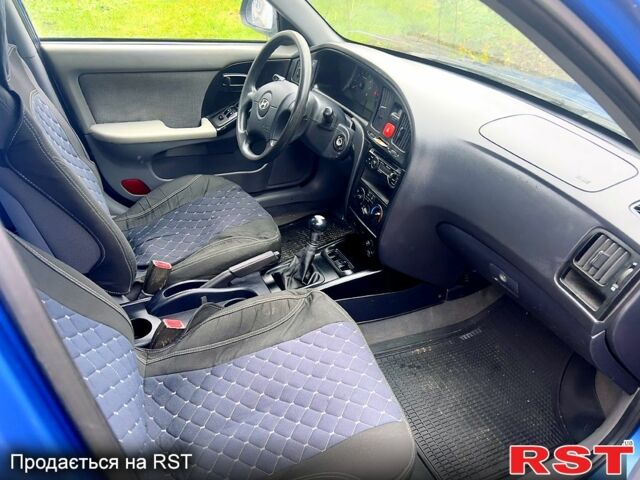 Синій Хендай Елантра, об'ємом двигуна 1.6 л та пробігом 200 тис. км за 3250 $, фото 2 на Automoto.ua