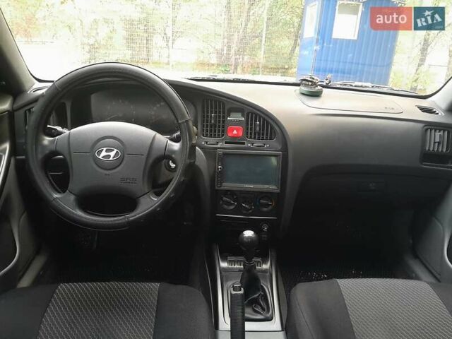 Синий Хендай Элантра, объемом двигателя 1.6 л и пробегом 200 тыс. км за 3700 $, фото 3 на Automoto.ua