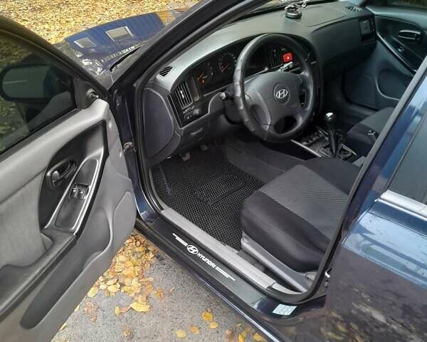 Синий Хендай Элантра, объемом двигателя 1.6 л и пробегом 200 тыс. км за 3700 $, фото 9 на Automoto.ua