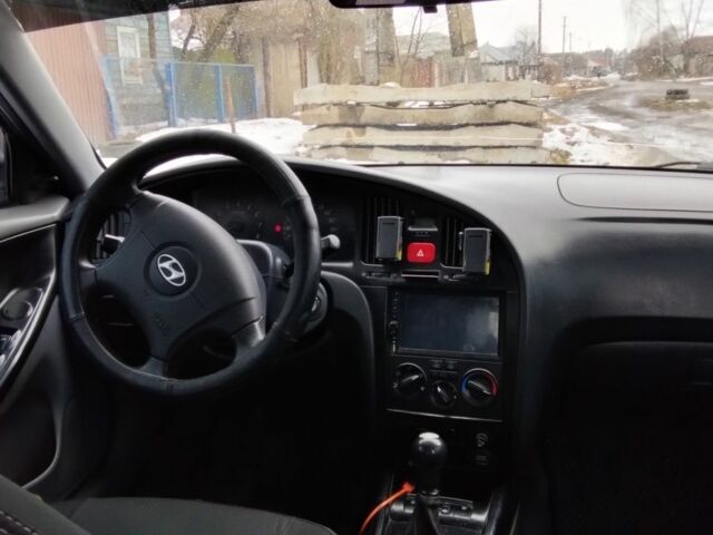 Синий Хендай Элантра, объемом двигателя 1.6 л и пробегом 367 тыс. км за 3800 $, фото 3 на Automoto.ua