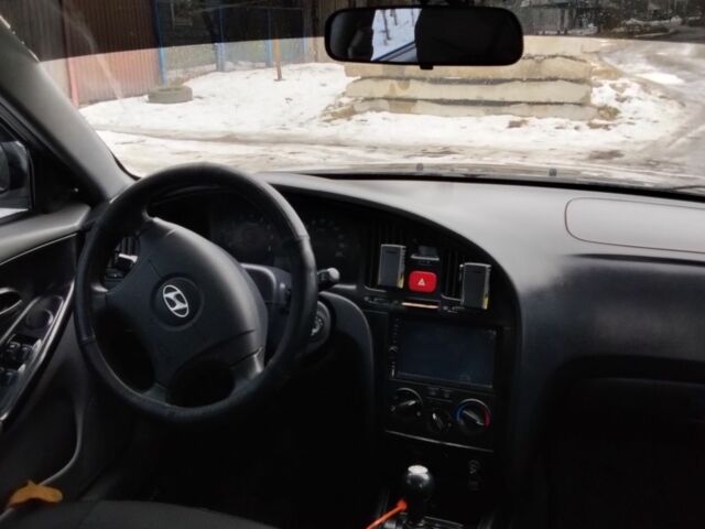 Синий Хендай Элантра, объемом двигателя 1.6 л и пробегом 367 тыс. км за 3800 $, фото 4 на Automoto.ua