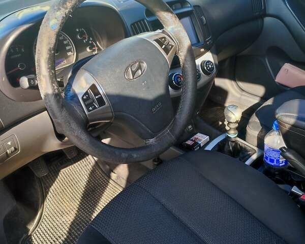 Синий Хендай Элантра, объемом двигателя 1.6 л и пробегом 223 тыс. км за 4700 $, фото 4 на Automoto.ua