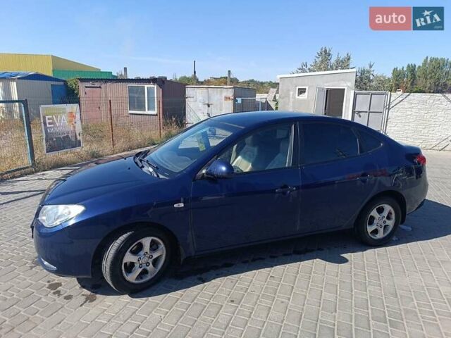 Синий Хендай Элантра, объемом двигателя 2 л и пробегом 267 тыс. км за 5900 $, фото 1 на Automoto.ua