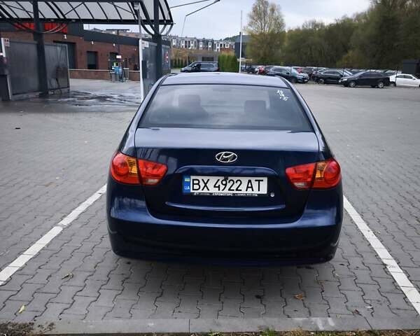 Синий Хендай Элантра, объемом двигателя 1.59 л и пробегом 287 тыс. км за 6300 $, фото 4 на Automoto.ua