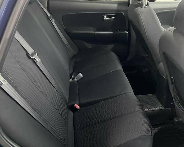 Синий Хендай Элантра, объемом двигателя 1.59 л и пробегом 273 тыс. км за 5300 $, фото 6 на Automoto.ua