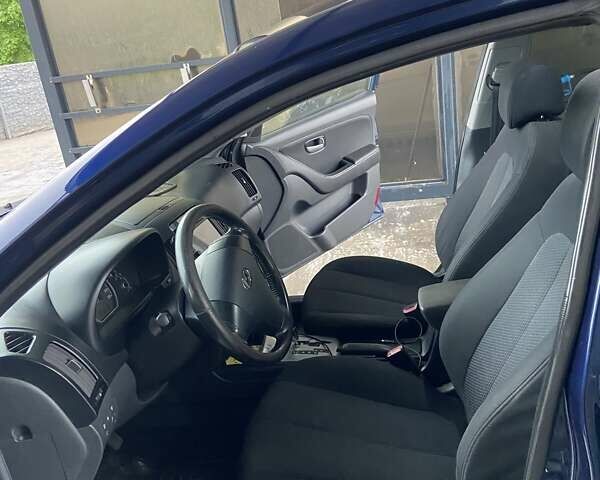 Синий Хендай Элантра, объемом двигателя 1.59 л и пробегом 273 тыс. км за 5300 $, фото 2 на Automoto.ua