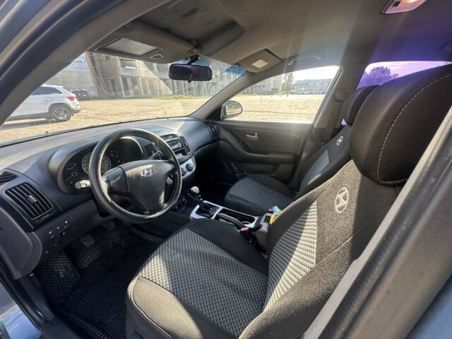 Синій Хендай Елантра, об'ємом двигуна 1.6 л та пробігом 202 тис. км за 4600 $, фото 4 на Automoto.ua