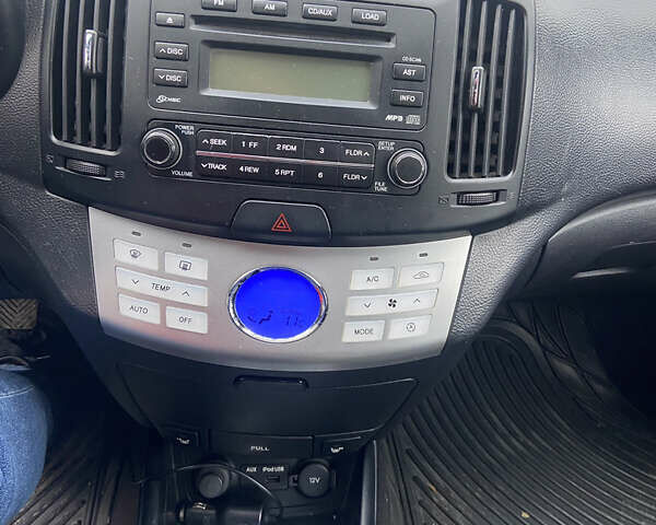 Синій Хендай Елантра, об'ємом двигуна 1.59 л та пробігом 147 тис. км за 6000 $, фото 14 на Automoto.ua