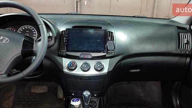 Синий Хендай Элантра, объемом двигателя 1.49 л и пробегом 162 тыс. км за 8000 $, фото 8 на Automoto.ua