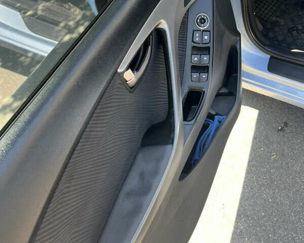 Хендай Элантра 2011 в Киеве на Automoto.ua Синий Хендай Элантра, объемом двигателя 1.8 л и пробегом 200 тыс. км за 8500 $, фото 10 на Automoto.ua