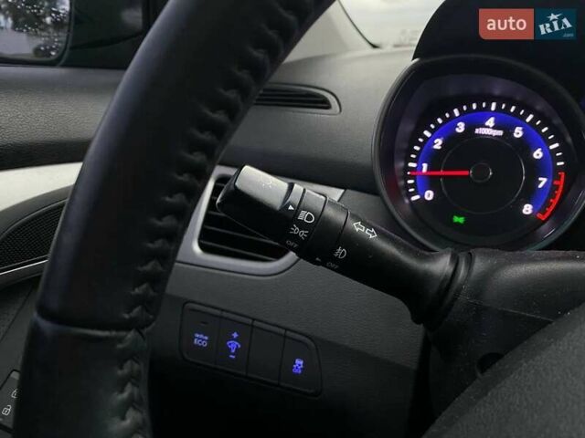 Синій Хендай Елантра, об'ємом двигуна 1.8 л та пробігом 215 тис. км за 8990 $, фото 31 на Automoto.ua