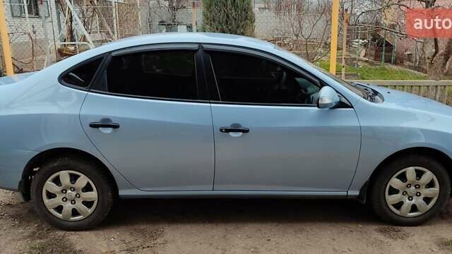 Синий Хендай Элантра, объемом двигателя 1.49 л и пробегом 162 тыс. км за 8000 $, фото 3 на Automoto.ua