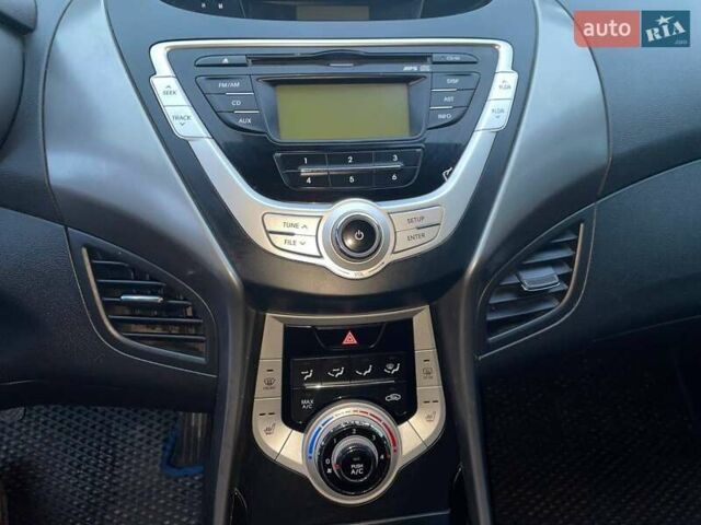 Синій Хендай Елантра, об'ємом двигуна 1.59 л та пробігом 182 тис. км за 6850 $, фото 12 на Automoto.ua