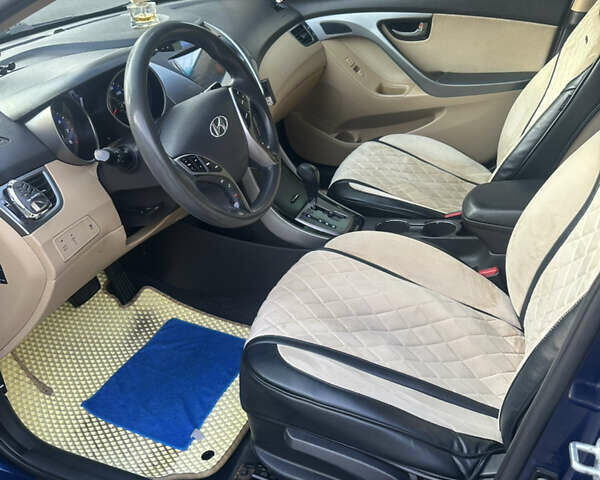 Хендай Элантра 2012 в Хмельницком на Automoto.ua Синий Хендай Элантра, объемом двигателя 1.8 л и пробегом 211 тыс. км за 8999 $, фото 5 на Automoto.ua