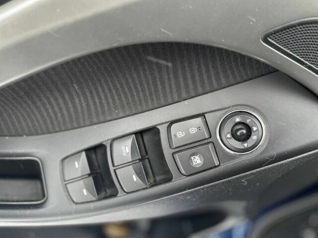 Синій Хендай Елантра, об'ємом двигуна 1.8 л та пробігом 232 тис. км за 9200 $, фото 8 на Automoto.ua