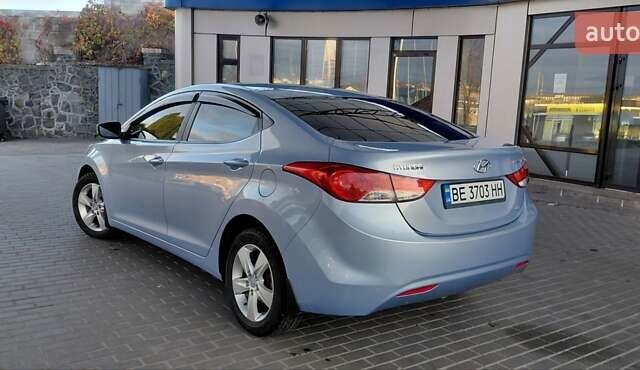 Синий Хендай Элантра, объемом двигателя 1.8 л и пробегом 145 тыс. км за 9700 $, фото 6 на Automoto.ua