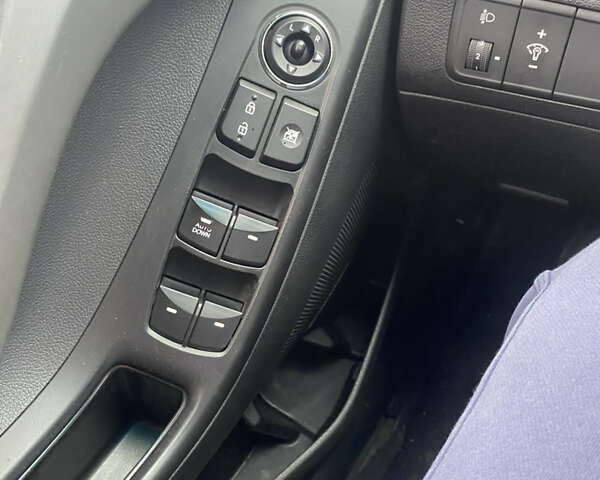 Синий Хендай Элантра, объемом двигателя 1.59 л и пробегом 197 тыс. км за 8900 $, фото 16 на Automoto.ua