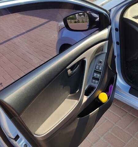 Синій Хендай Елантра, об'ємом двигуна 1.59 л та пробігом 96 тис. км за 8999 $, фото 1 на Automoto.ua