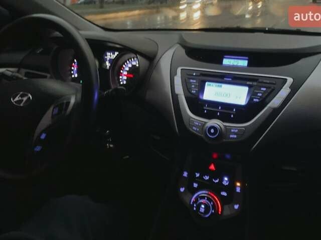Хендай Элантра 2013 в Харькове на Automoto.ua Синий Хендай Элантра, объемом двигателя 1.59 л и пробегом 63 тыс. км за 9800 $, фото 24 на Automoto.ua