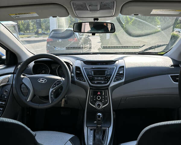 Синій Хендай Елантра, об'ємом двигуна 1.8 л та пробігом 200 тис. км за 8400 $, фото 9 на Automoto.ua